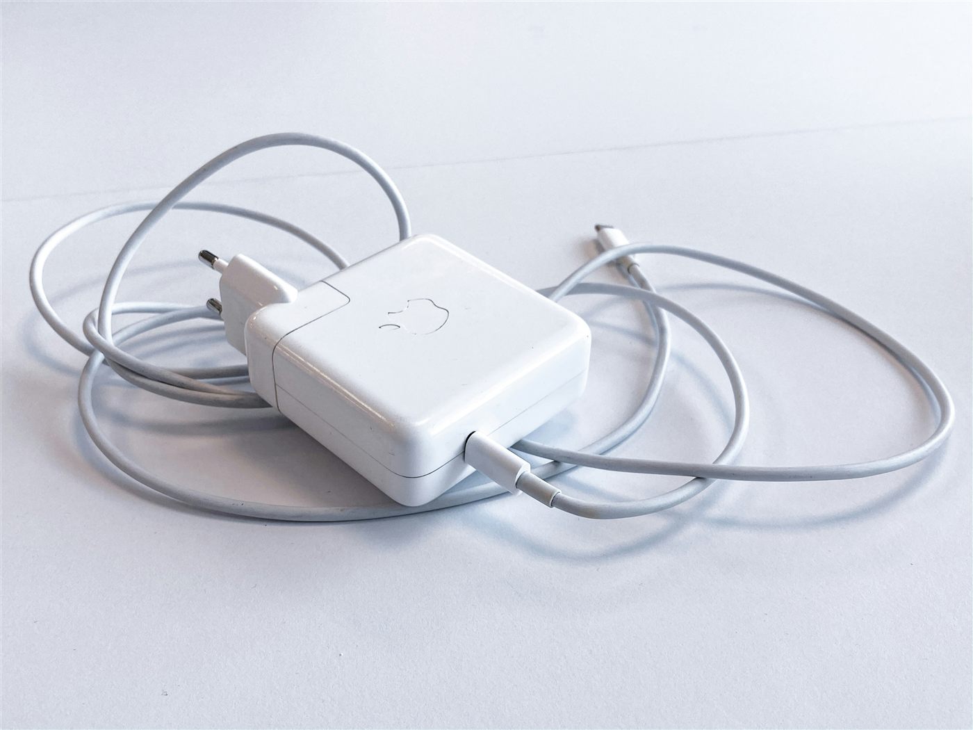 Fast wall charger and charging cable